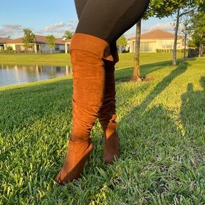 Brown heeled boot. Size 8. Ready to spice up your fall outfit.
